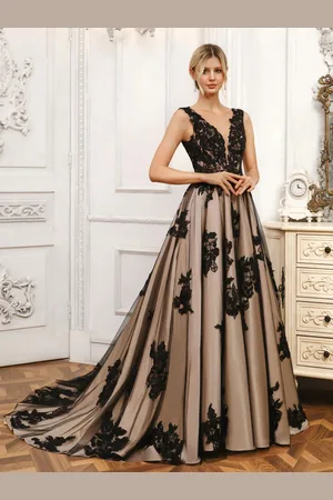 milanoo.com Abiti da Sposa Neri di pizzo smanicato con scollo a V Abito da sposa gotico