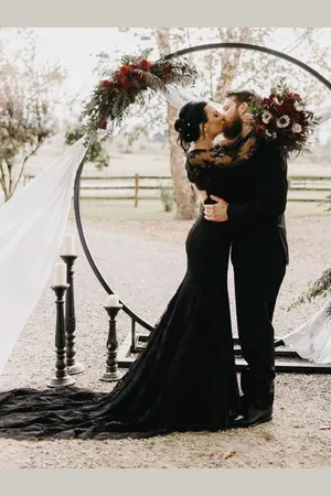 milanoo.com Pizzo nero gotico delle maniche lunghe della sirena dei vestiti da sposa con il treno Personalizzazione libera