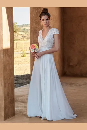 milanoo.com Abito da sposa boho in pizzo con spacco frontale linea ad A senza schienale maniche corte scollo a V con strascico personalizzazione gratuita