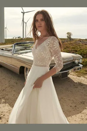 milanoo.com Abito da sposa boho in pizzo con scollo a V maniche a 3/4 senza schienale linea ad A con strascico