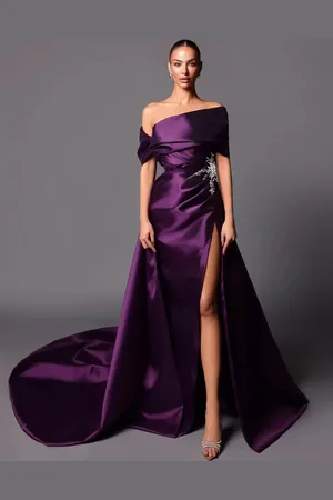 milanoo.com Abito da sera A-line Off-The-Shoulder con strascico Senza maniche Con lacci Tessuto di raso plissettato Abiti da concorso sociali