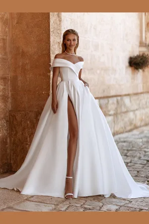 milanoo.com Abito da sposa vintage con strascico spalle scoperte maniche corte spacco frontale tessuto di raso