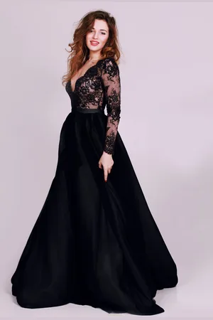 milanoo.com Abiti da sposa gotici neri a trapezio con scollatura a V maniche lunghe in tulle e pizzo personalizzazione gratuita