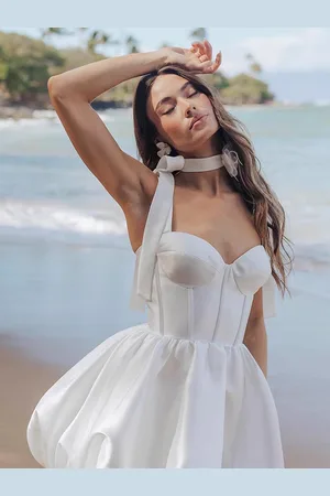 milanoo.com Abito da sposa corto Abito da sposa corto in raso con scollo a cuore e senza maniche a trapezio
