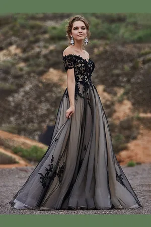 milanoo.com Abiti da Sposa Neri di pizzo maniche corte con scollo a V Abito da sposa gotico