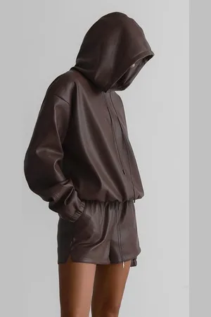 milanoo.com Completo in similpelle con cappuccio oversize e pantaloncini outfit primaverile per donna 2025