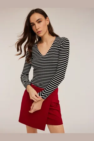 Motivi Maglia a coste tridimensionali scollo a v Donna