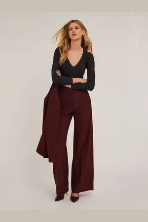 Motivi Maglia a coste tridimensionali scollo a v Donna