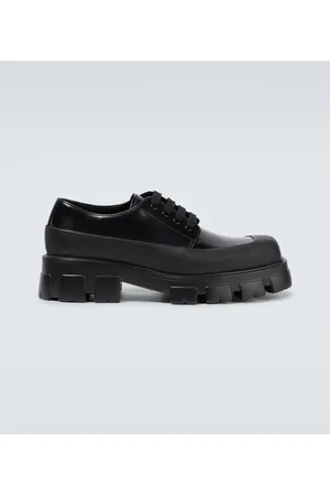 Prada Stringate in pelle