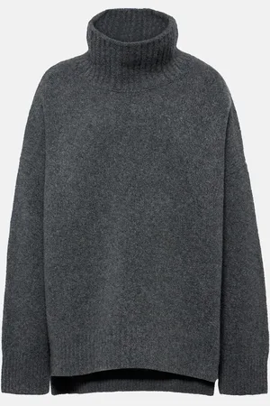 Lisa Yang Dolcevita Elwinn in cashmere