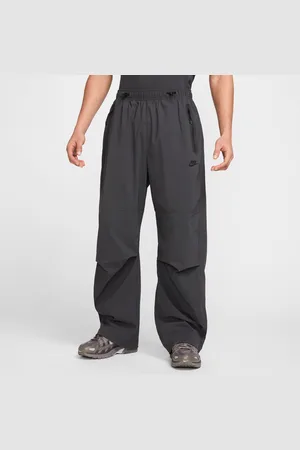 Nike Pantaloni oversize in tessuto Tech – Uomo