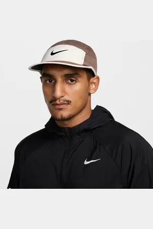 Nike Cappello essenziale con Swoosh Dri-FIT Fly