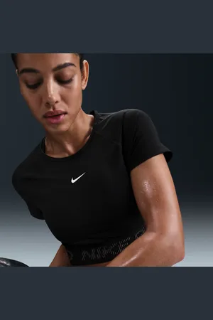 Nike Top corto a manica corta con grafica Dri-FIT Pro – Donna
