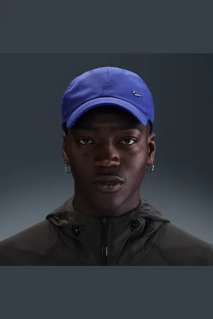 Nike Cappello essenziale con Swoosh in metallo Dri-FIT Club