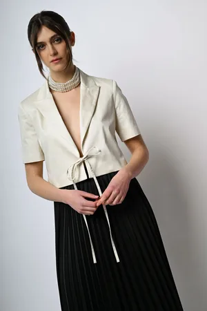 Nuna Lie Bolero in raso con laccetti
