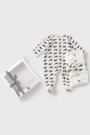 Petit Bateau Set di un pigiama bebè e tre body balene