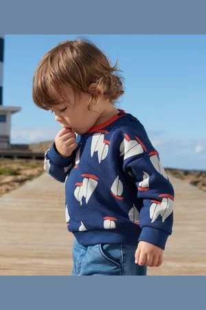 Petit Bateau Felpa in cotone con stampa di barche su larga scala neonato