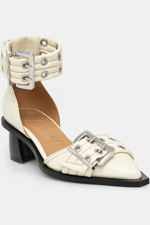 Ganni Decolletè Feminine Buckle Open Cut Pump Naplack colore S2902