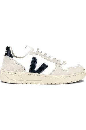 Veja V-10 Sneaker in