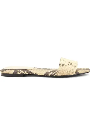 GOOD AMERICAN Embellished Flat in