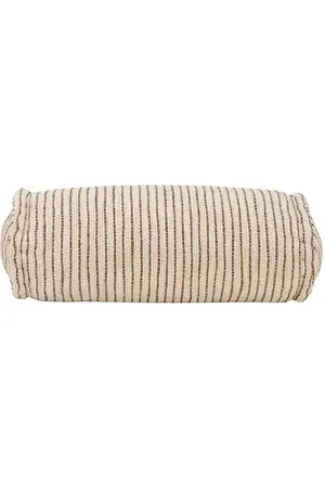 Amari Pia Bolster in