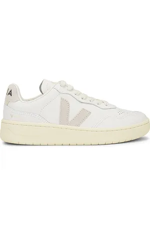 Veja V-90 Sneaker in