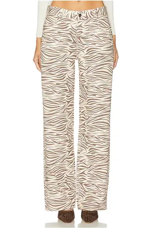 Lioness Top Model Jean in