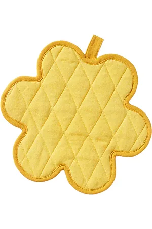 AREAWARE Serving Friends Pot Holder in