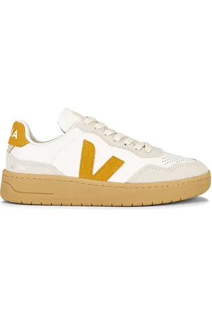 Veja V-90 Sneaker in