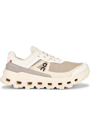 On Running Cloudvista Sneaker in