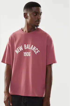 New Balance Essentials Varsity Oversized T-Shirt - Abbigliamento - Taglia XS