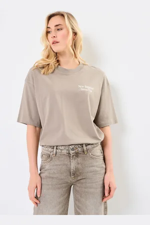 New Balance Linear Graphic Oversized T-Shirt - Abbigliamento - Taglia XS