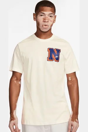Nike Sportswear Tee Club SSNL Low Brand Read uomo T-shirts e polo taglia S Abbigliamento
