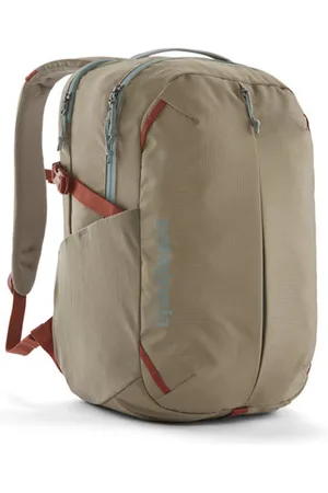 Patagonia Refugio 26Lblank-spacezaino trekking