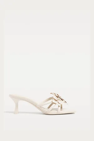 Stradivarius Sandali con tacco dettaglio fiore 36