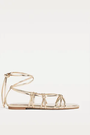 Stradivarius Sandali bassi con fascette 40
