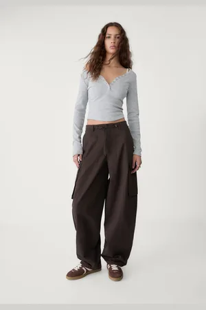 Stradivarius Pantaloni cargo parachute 40