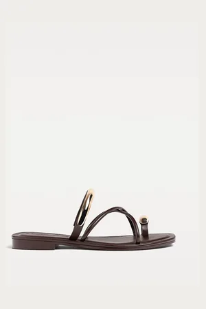 Stradivarius Sandali bassi con dettaglio metallico 35