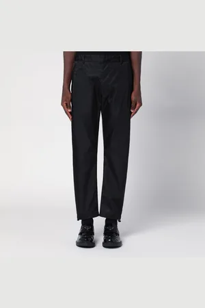Prada Pantalone nero in Re-Nylon con logo