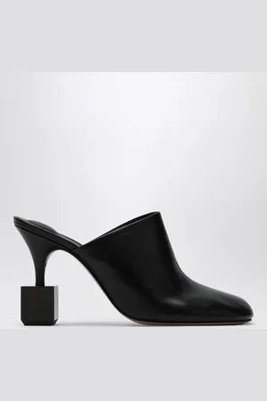 Jacquemus Mule Bisou nera con tacco geometrico