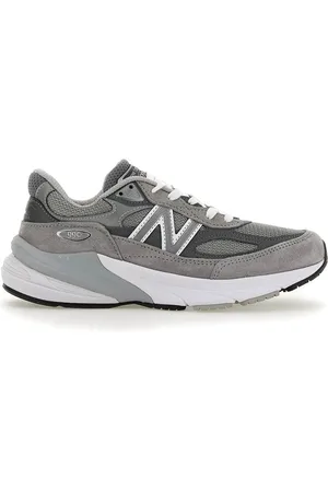 New Balance Sneakers logate