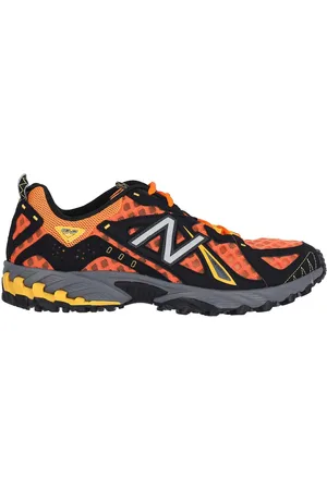 New Balance Sneakers logate