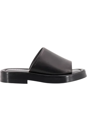 Salvatore Ferragamo Sandali in pelle con logo impresso sul lato