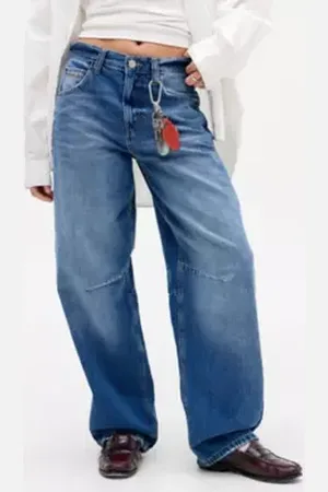 BDG Logan Boyfriend Dallas Jeans in