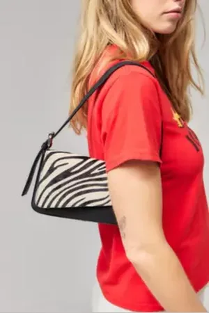 Urban Outfitters Borsa a Spalla in Pelle UO Pony Asimmetrica con Stampa Zebrata di in