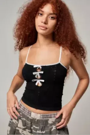Urban Outfitters UO Lay Lace Bow Cami di in