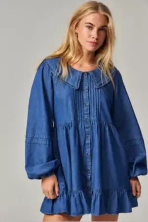 Kimchi Blue Eydie Denim Mini Dress a Urban Outfitters