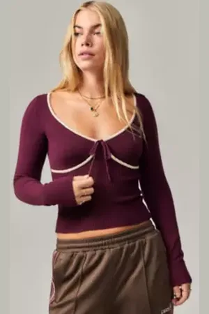 Urban Outfitters Top Lavorato a Maglia con Bordo Smerlato UO di in