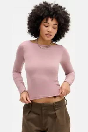 Urban Outfitters UO Mia Slinky Slash Neck Long Sleeve T-Shirt di in