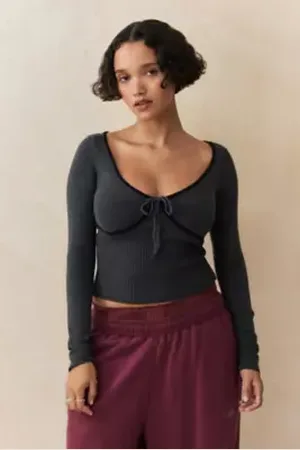 Urban Outfitters Top Lavorato a Maglia con Bordo Smerlato UO di in